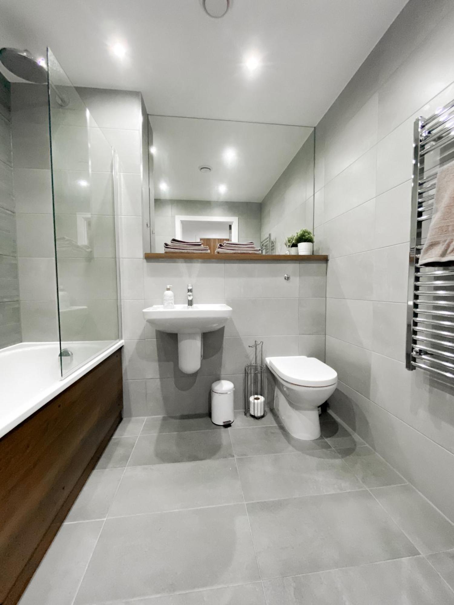 The Panda - Modern 2 Bedroom Apt In Manchester City Centre エクステリア 写真